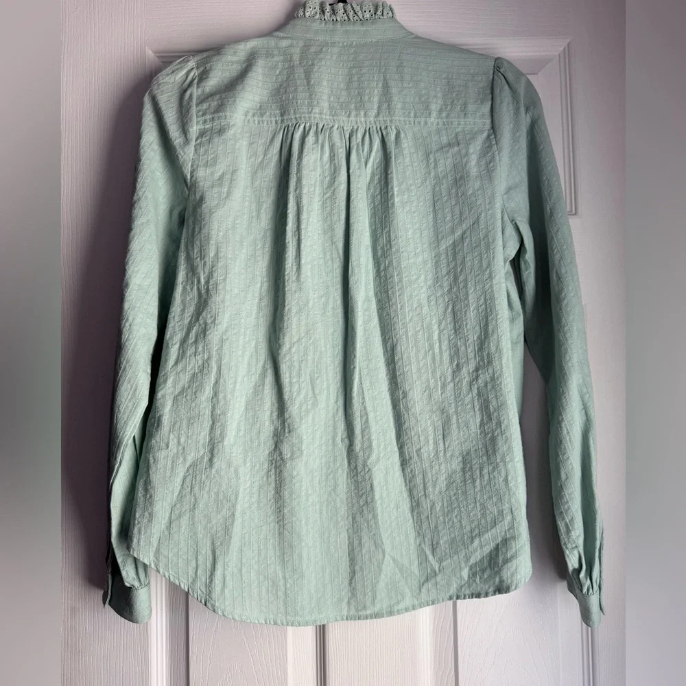 LOFT Women's Mint Green Lace Trim Pintuck Button Up Shirt Size XS‎